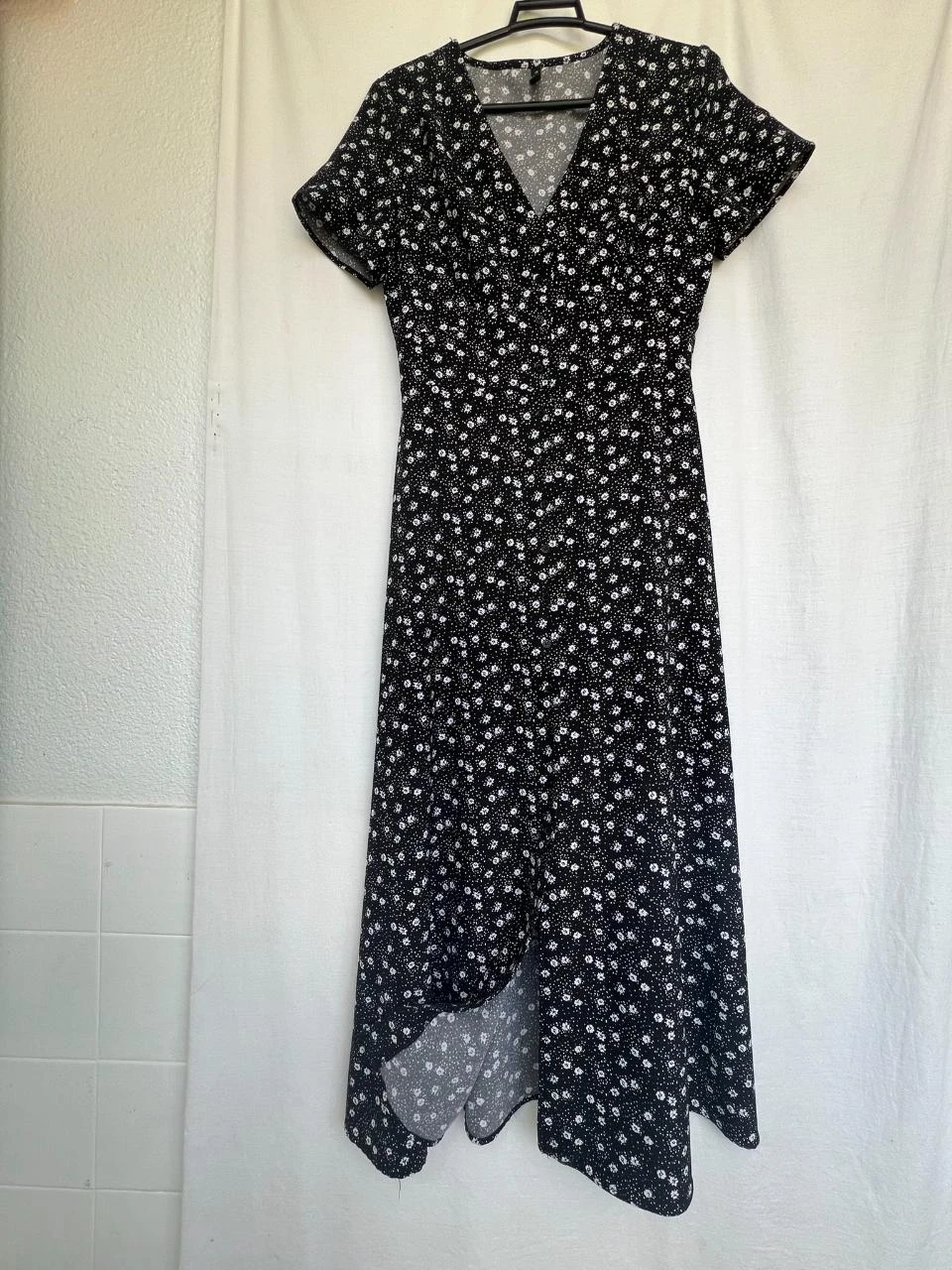 Lange zwarte jurk met witte bloempjes – photo 3